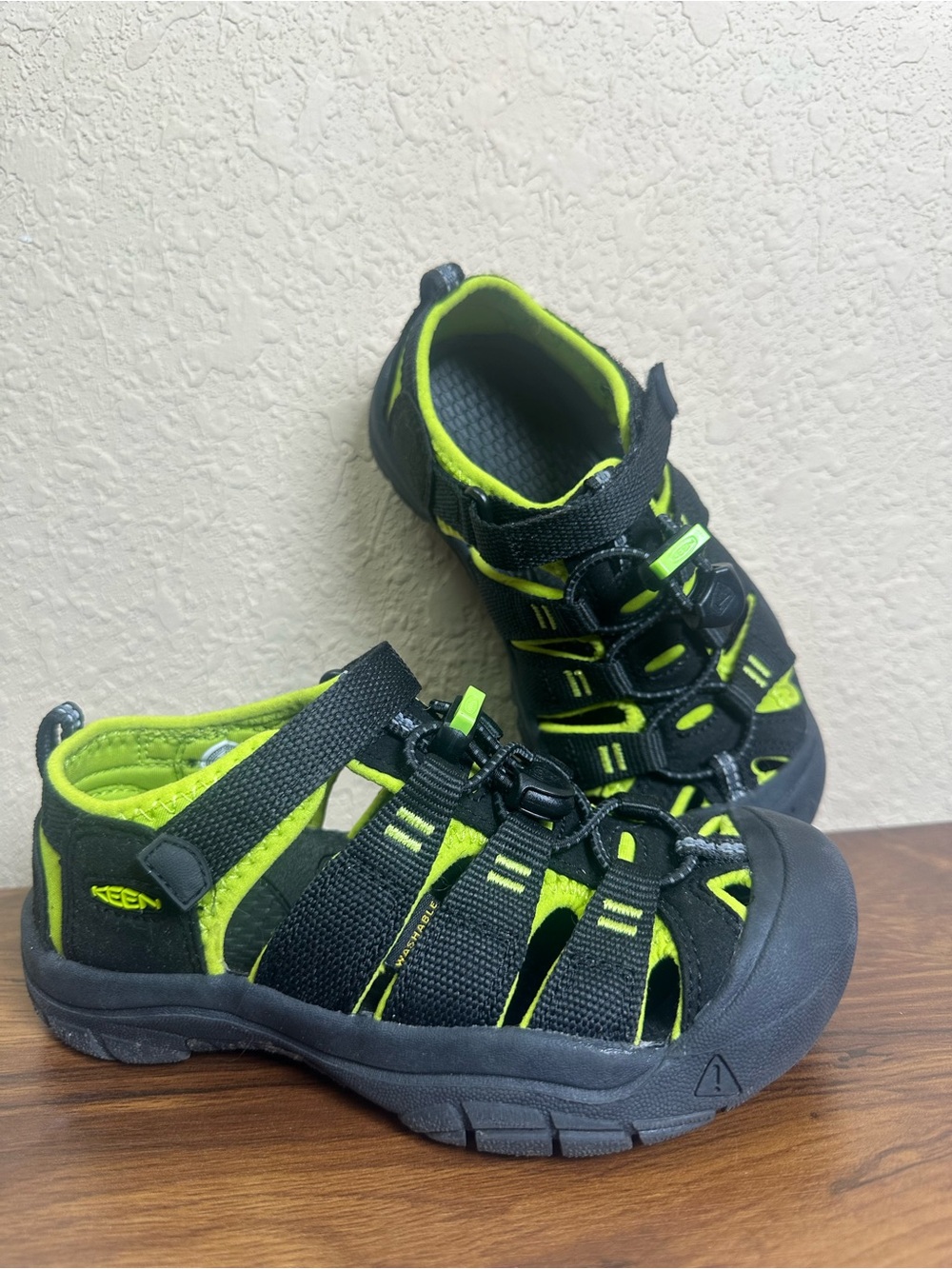 KEEN Newport H2 Kids Sandals Size 13 Black Lime Green Hiking Water Shoes 1009965